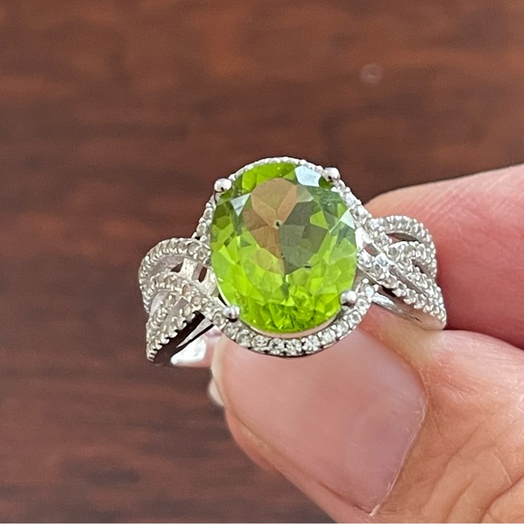 Vintage Jewelry - 5.1 carat natural peridot and white zircon solid sterling silver ring